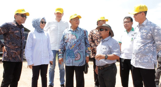 GGF’s Local sourcing banana farmer, have a dialog with Minister of Economic Coordinator