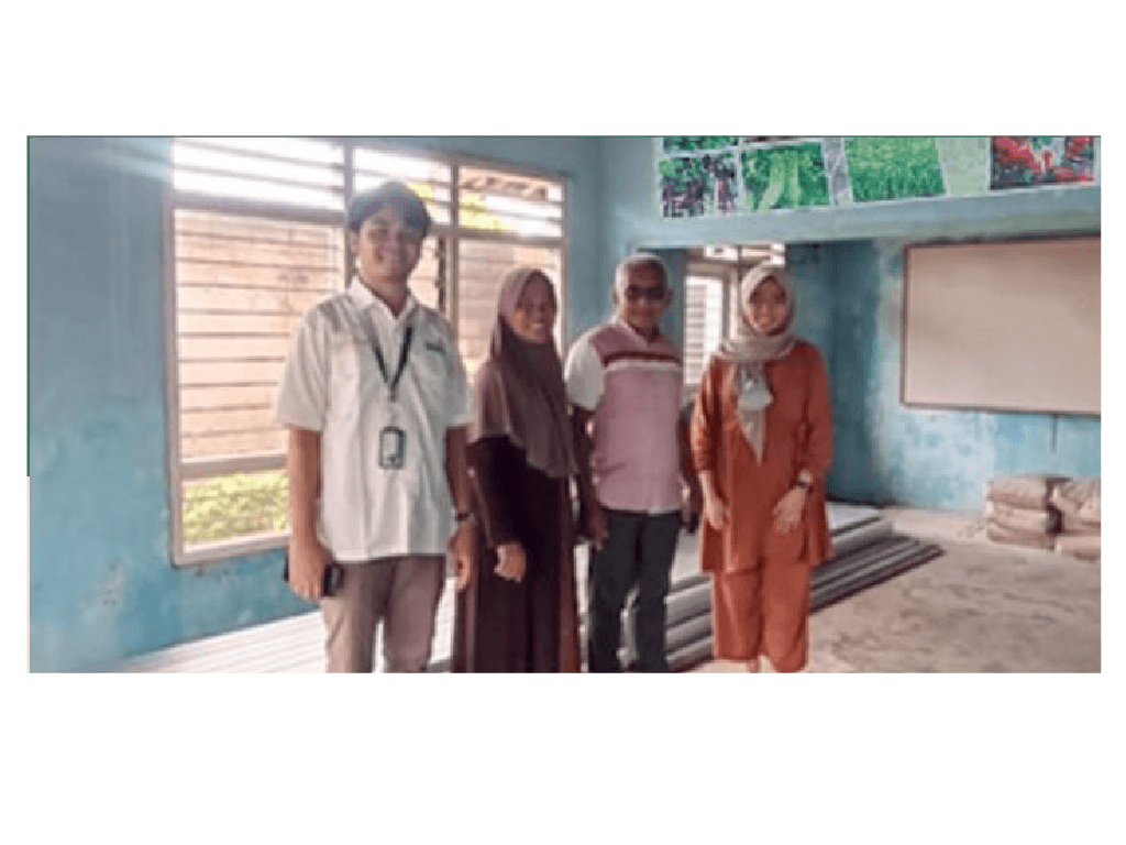 PT Sewu Primatama Indonesia Distributes Assistance for Building KWT Fostered Green Houses