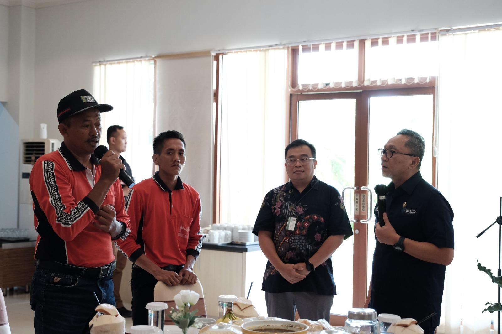 Minister of Trade Zulkifli Hasan Dialogue with PT GGP Partner Farmers
