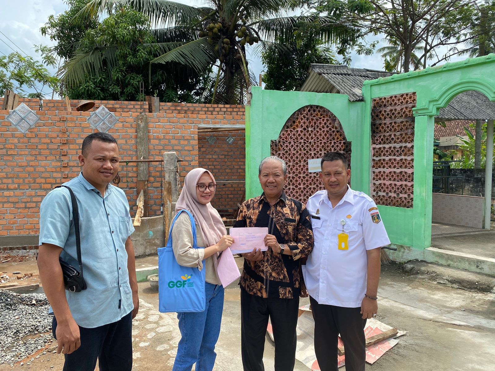 PT Great Giant Pineapple (GGP) Helps Create Sanitation Facilities for the Baitun Nur Mosque, Kampung Gunung Agung