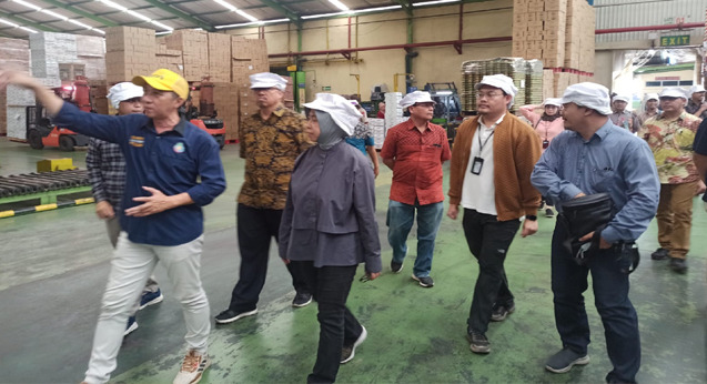 PT Pelindo Technical Director Conducts Customer Visit at PT Great Giant Pineapple (GGP)