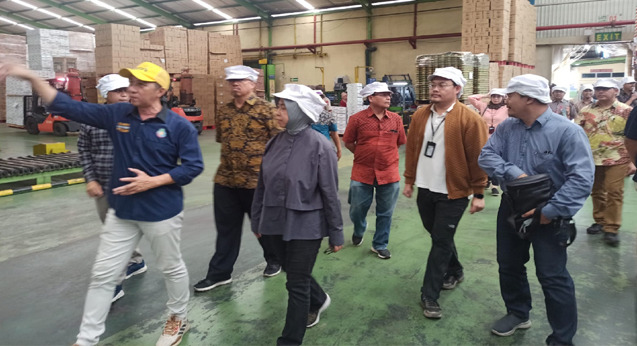 PT Pelindo Technical Director Conducts Customer Visit at PT Great Giant Pineapple (GGP)