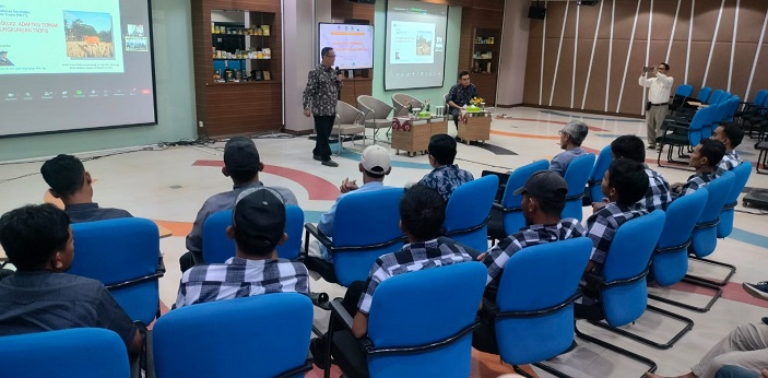 PT GGL and IPB Hold Professional Public Lecture on Veterinary Physiology