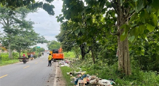 PT GGP Deploys Heavy Equipment to Clean Up Garbage in Terbanggi Besar Village