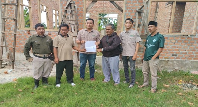 PT GGP Distributes Aid for the Construction of a Prayer Room in Kecubung Village